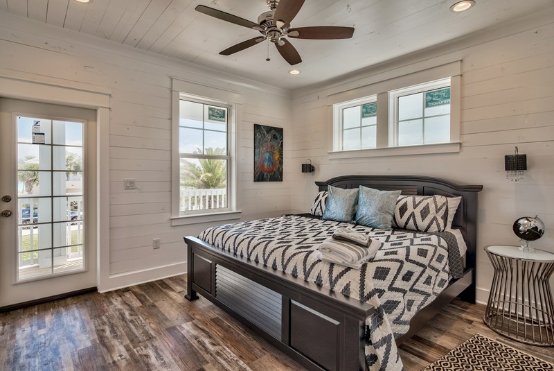 King #4, balcony has views to beach