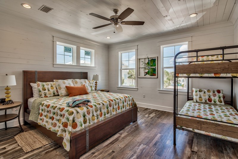 King #6 also has set twin bunks