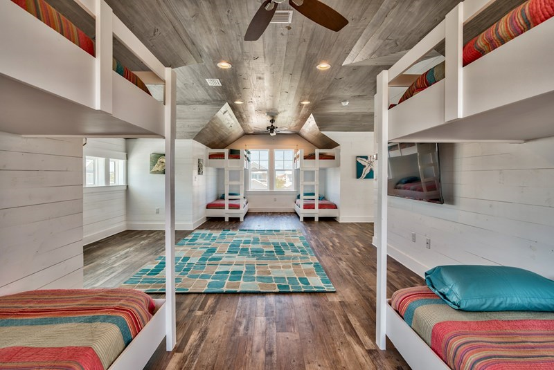 34X13 bunk room sleeps 8, built in bunks